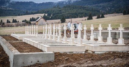 Új ortodox temető bukkant elő a semmiből Csíkszereda peremén – a püspök ígéri, rendezik az ügyet