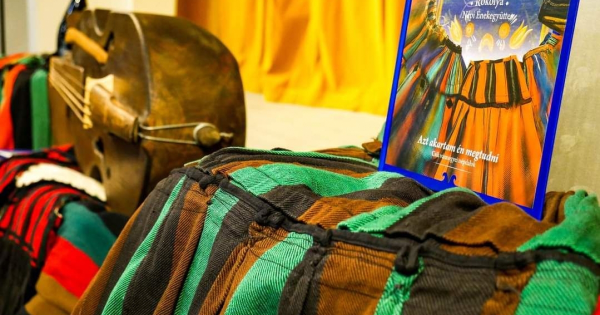 Kincseket ment, értéket közvetít a Rokolya