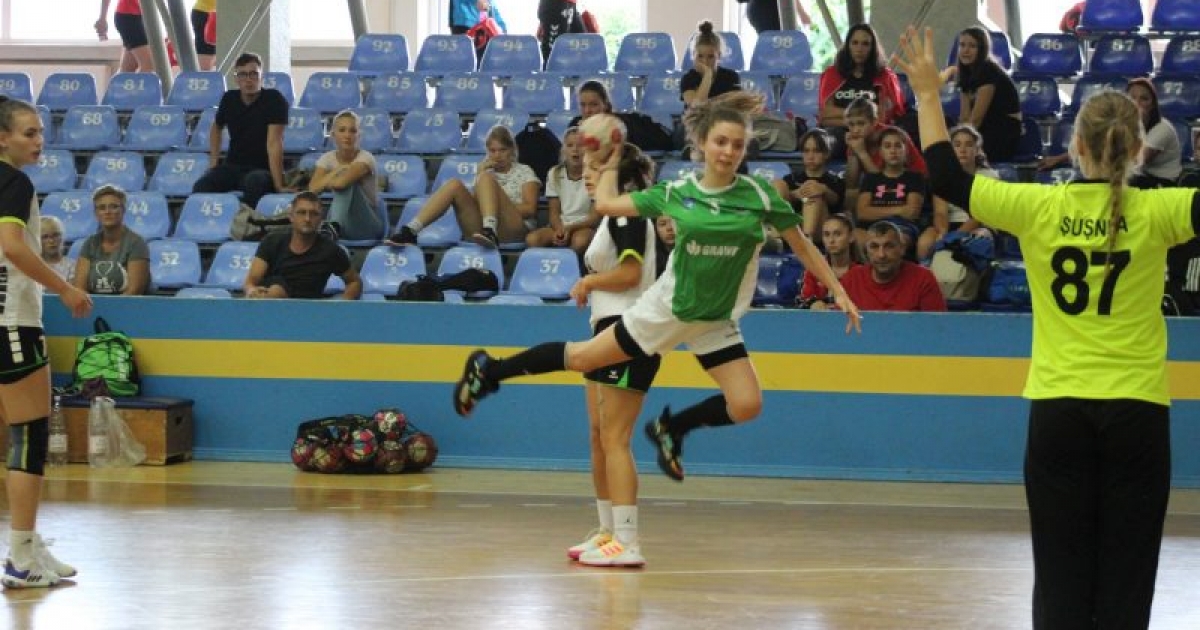 A padlóról állt fel a Hargita