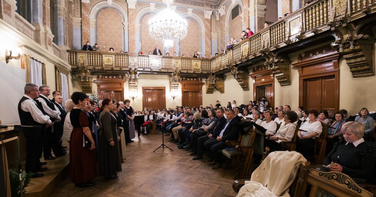 Tizenkét gyermek karácsonyát tették szebbé