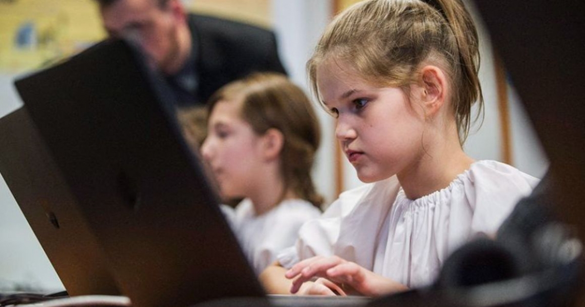 Iskolai bútorokat, eszközöket szerezhetnek be az önkormányzatok