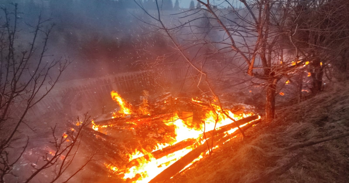 Lakott területtől távol eső ház gyulladt ki Maroshévízen