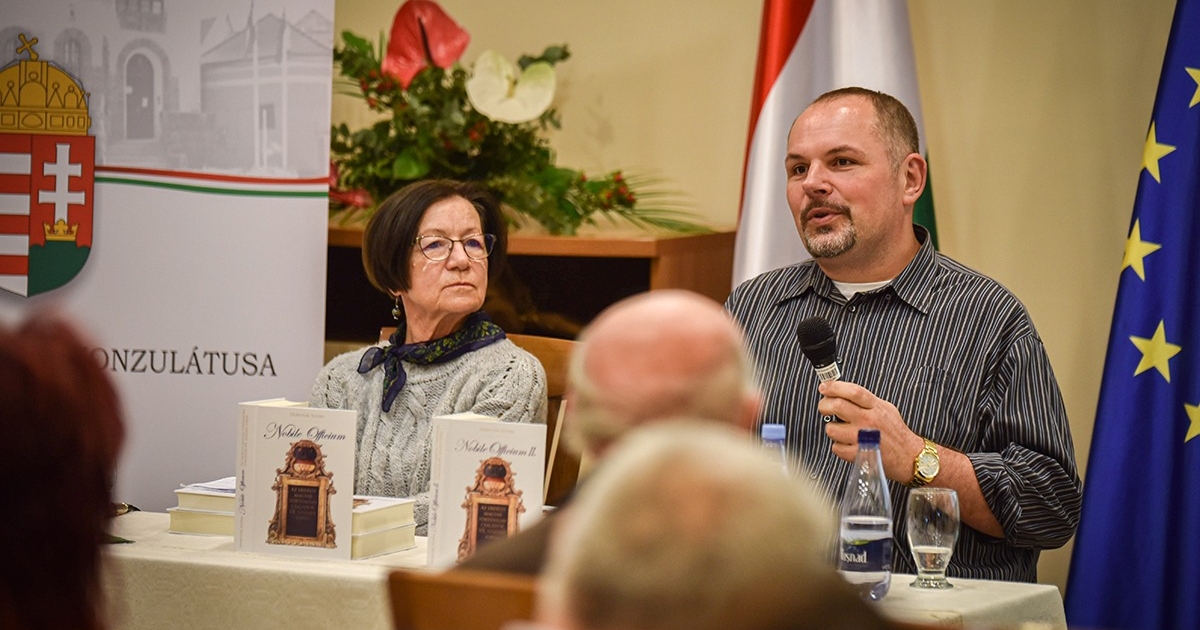 A származás kötelez: bemutatták Oláh-Gál Elvira Nobile Officium II. című kötetét