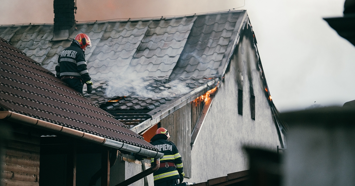 Kigyulladt egy lakóház Maroshévízen, valószínűleg az elhanyagolt kémény miatt