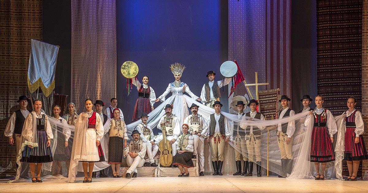 Zenés szárnyalás térben és időben