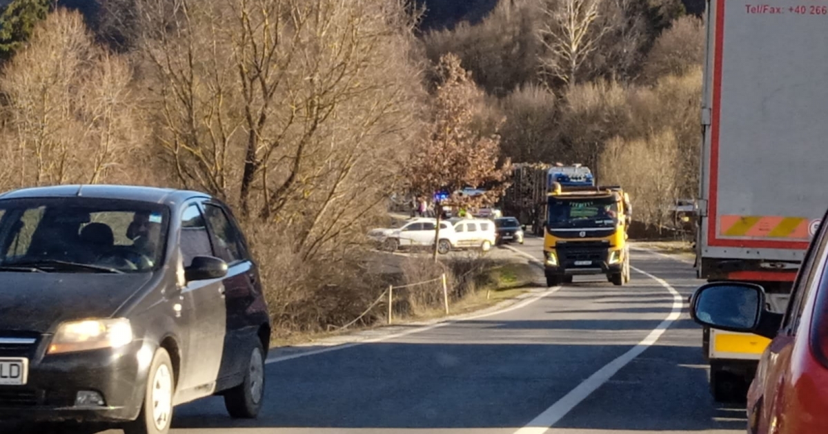 Két autó ütközött Szejkefürdőn, az egyik sofőrt kórházba szállították