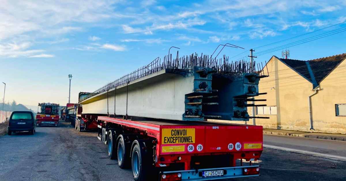 Újabb tíz betongerenda érkezik Ploiești-ről Csíkszeredába