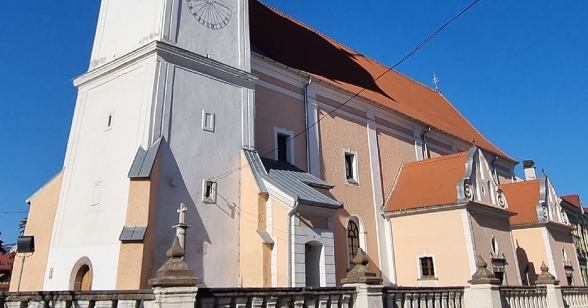 Újabb szakaszban a templomkert restaurálása