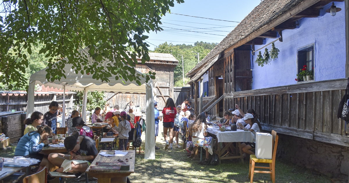 Éltetik a népi mesterségeket