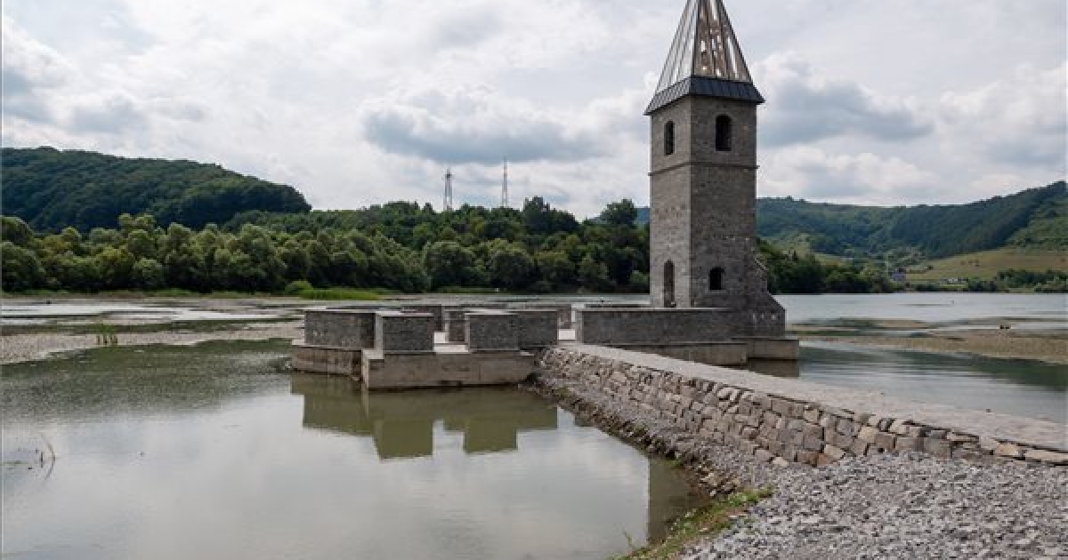 Felszentelték a kommunizmusban elárasztott Bözödújfalu újjáépített templomát