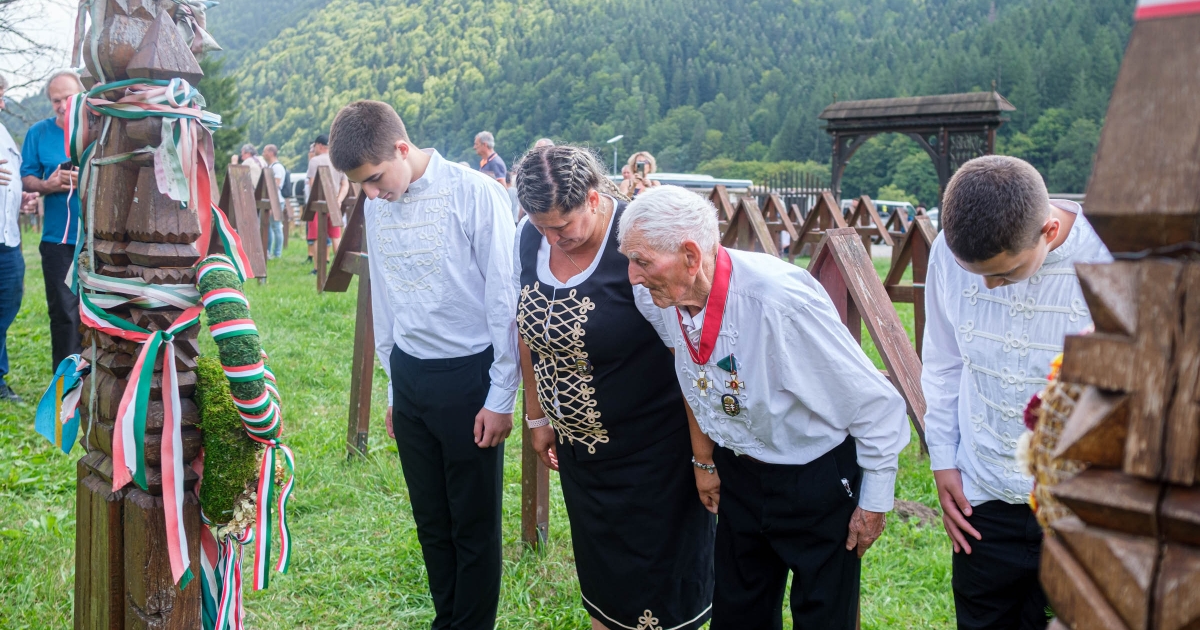 Az 1944-es orosz betörés áldozataira emlékeztek az úzvölgyi katonatemetőben