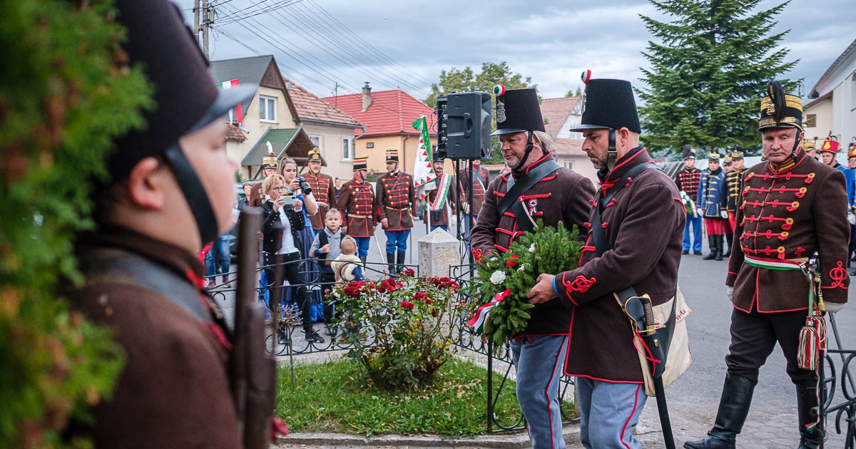 Tisztelgés és „toborzás”