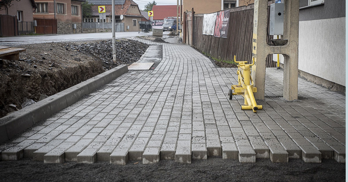 450 ezer piskótakőből gyalogút