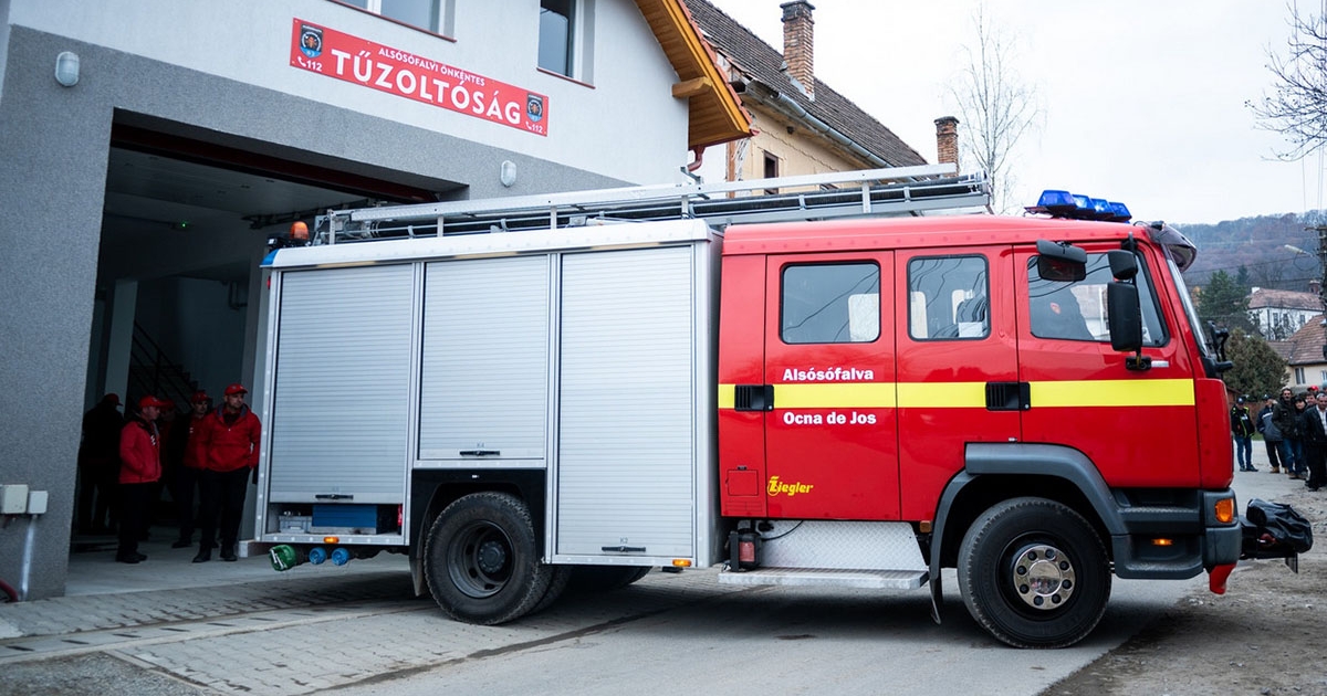 Tűzoltóautó is került az új garázsba