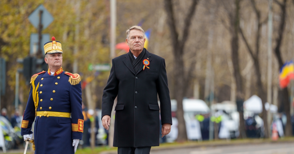 Utoljára tisztelgett előtte a díszőrség, majd Iohannis elhagyta a Cotroceni-palotát