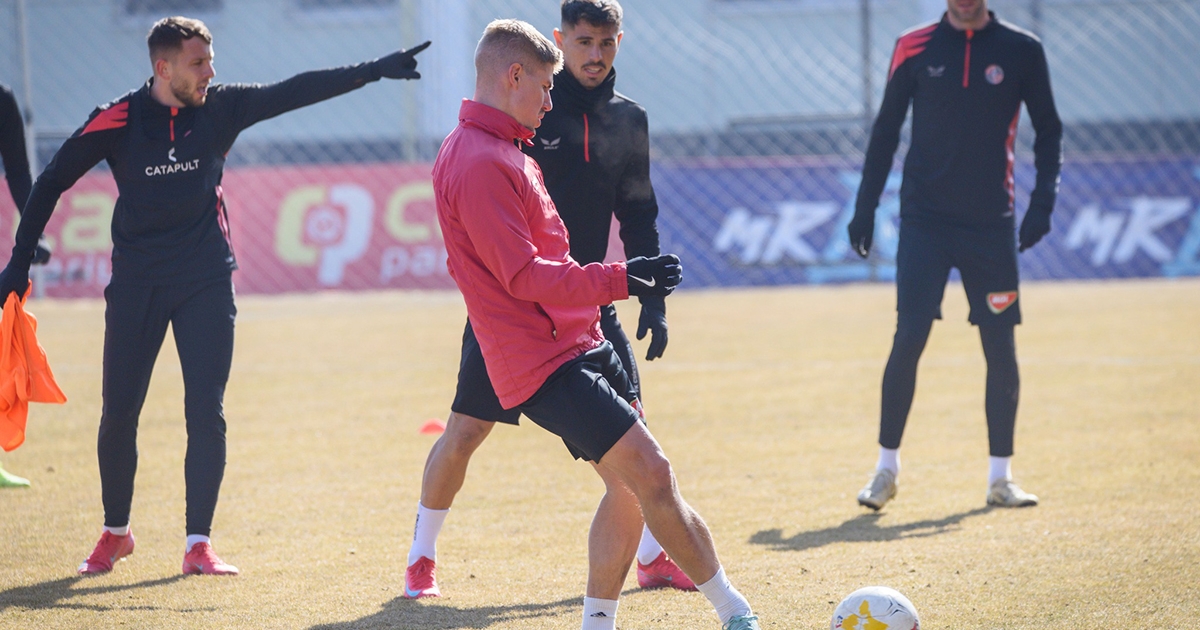 Rangadóval búcsúznak