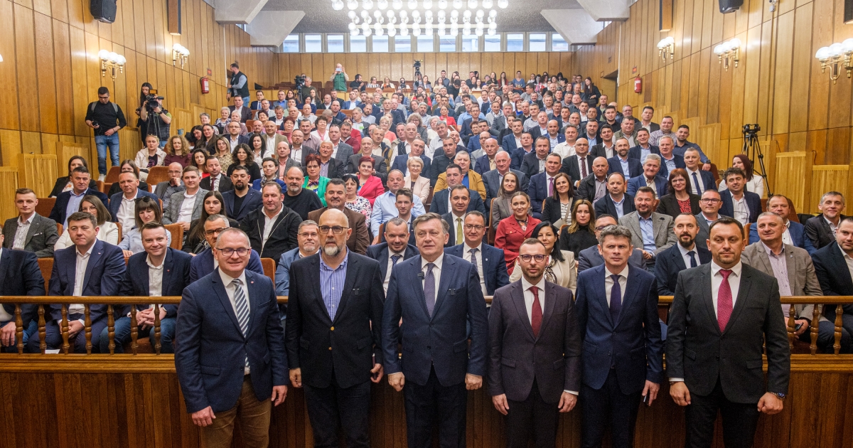 Csíkszeredába, majd Székelyudvarhelyre látogatott Crin Antonescu, a kormánykoalíció államelnökjelöltje