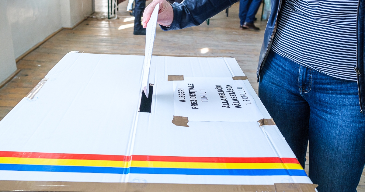 99,25 százalékos feldolgozottság: George Simion 40,56%; Nicuşor Dan 20,91%