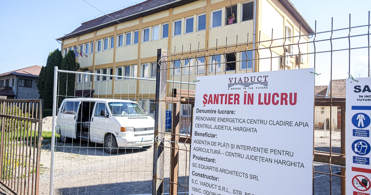 Építőteleppé változott az APIA csíkszeredai székháza, jövő februárig teljes felújításon esik át