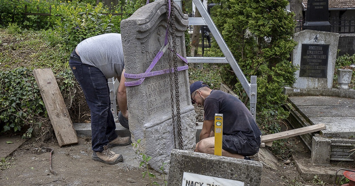 Felújítják a 19. századi erdélyi színjátszás egyik kiemelkedő alakjának síremlékét Székelyudvarhelyen