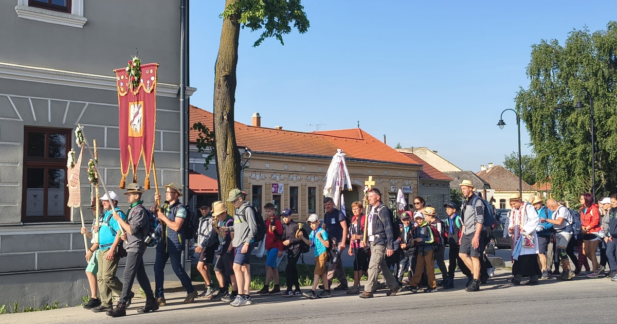 Népes zarándokcsoport indult Gyergyóalfaluból