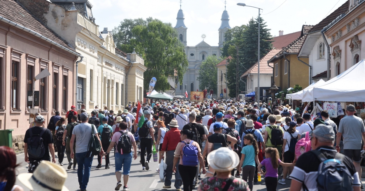 A remény zarándokai érkeznek a Szűzanyához