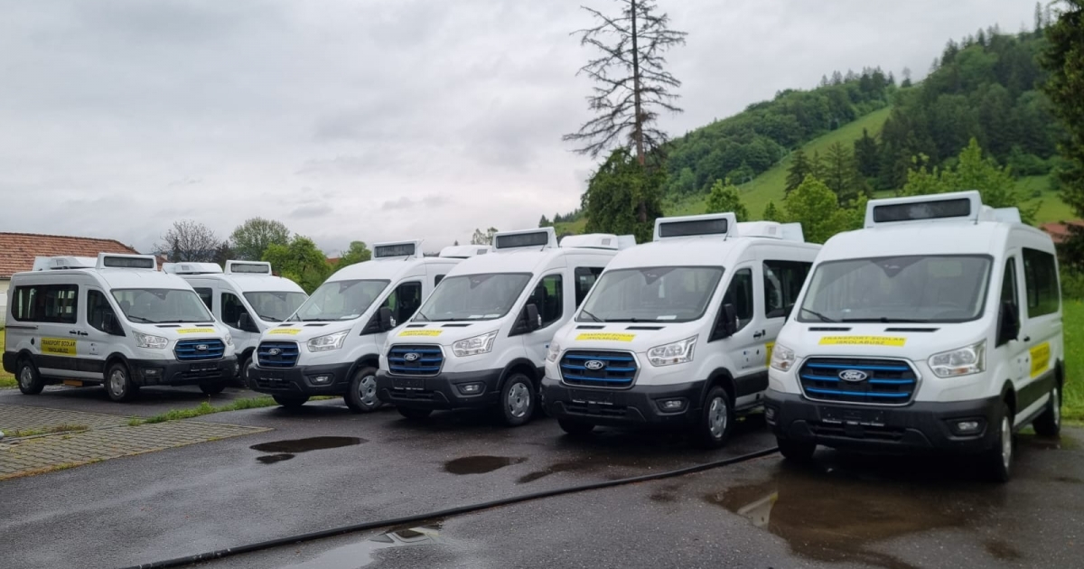 Leszállították az első 13 zöld iskolabuszt