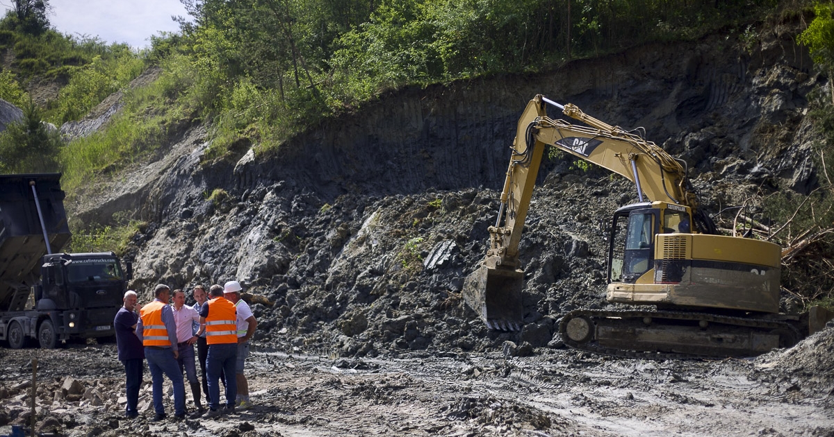 Három fronton dolgozik a kivitelező