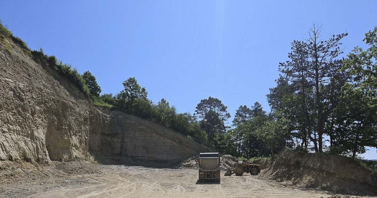 Boldogfalvi kavics- és homokkitermelőt büntettek