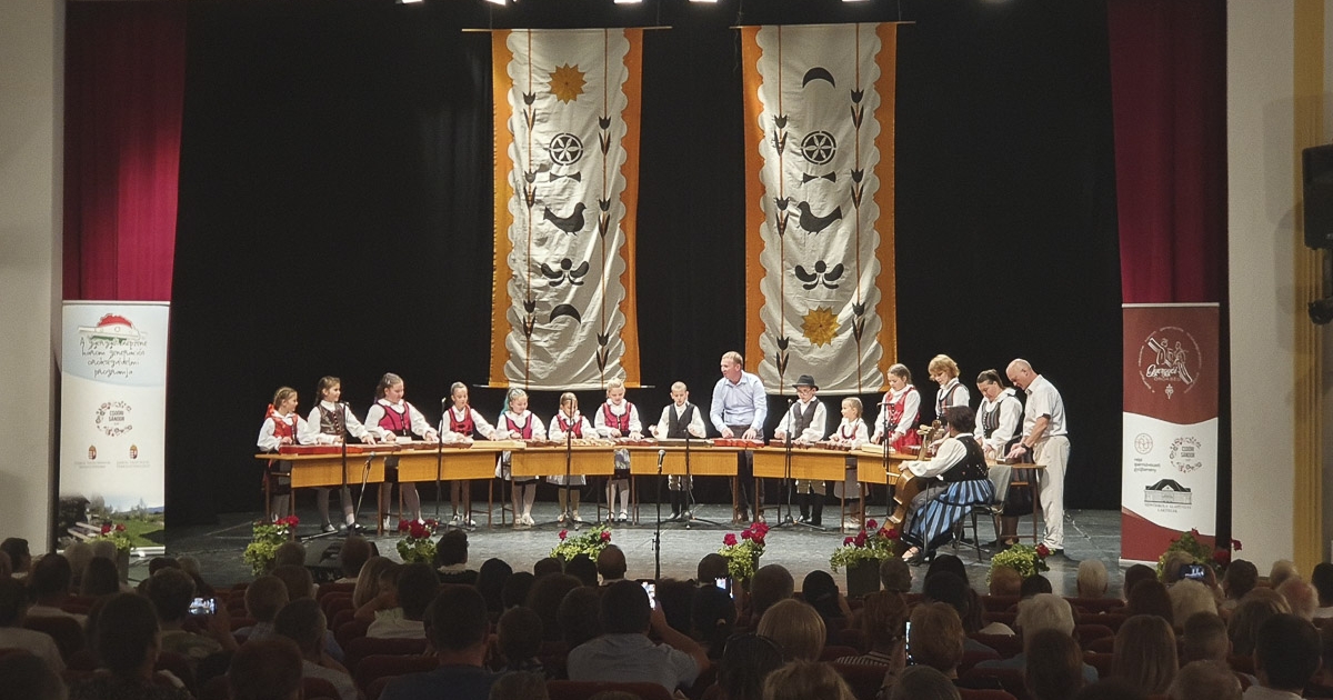 Összeértek a generációk a citeratáborban