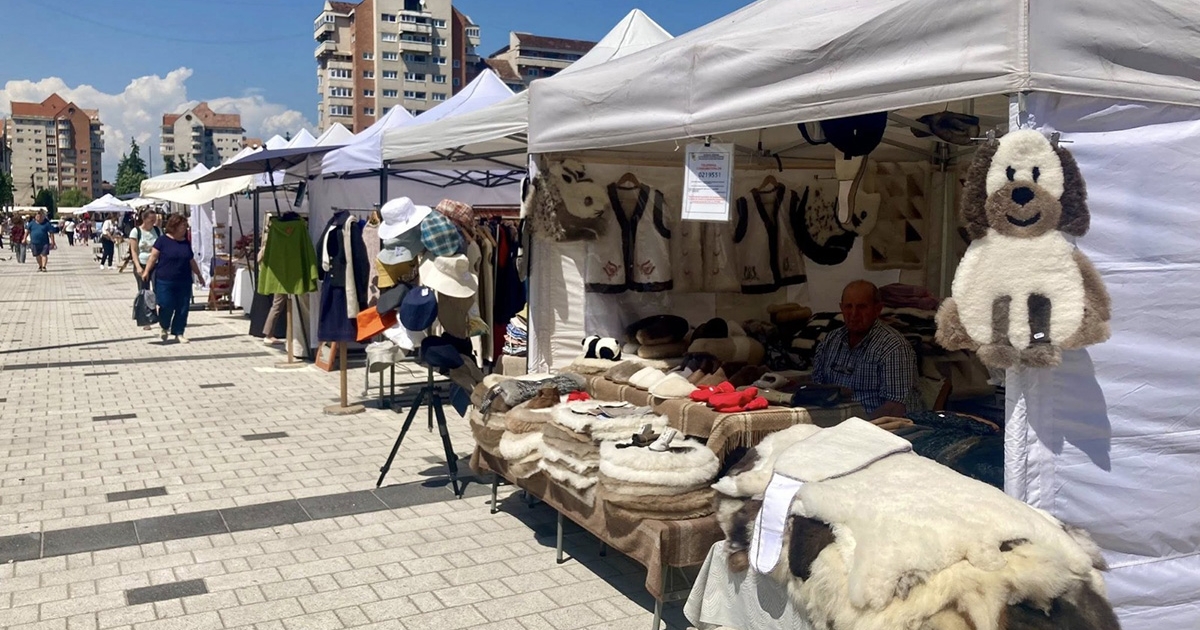 Új szervező, új helyszín