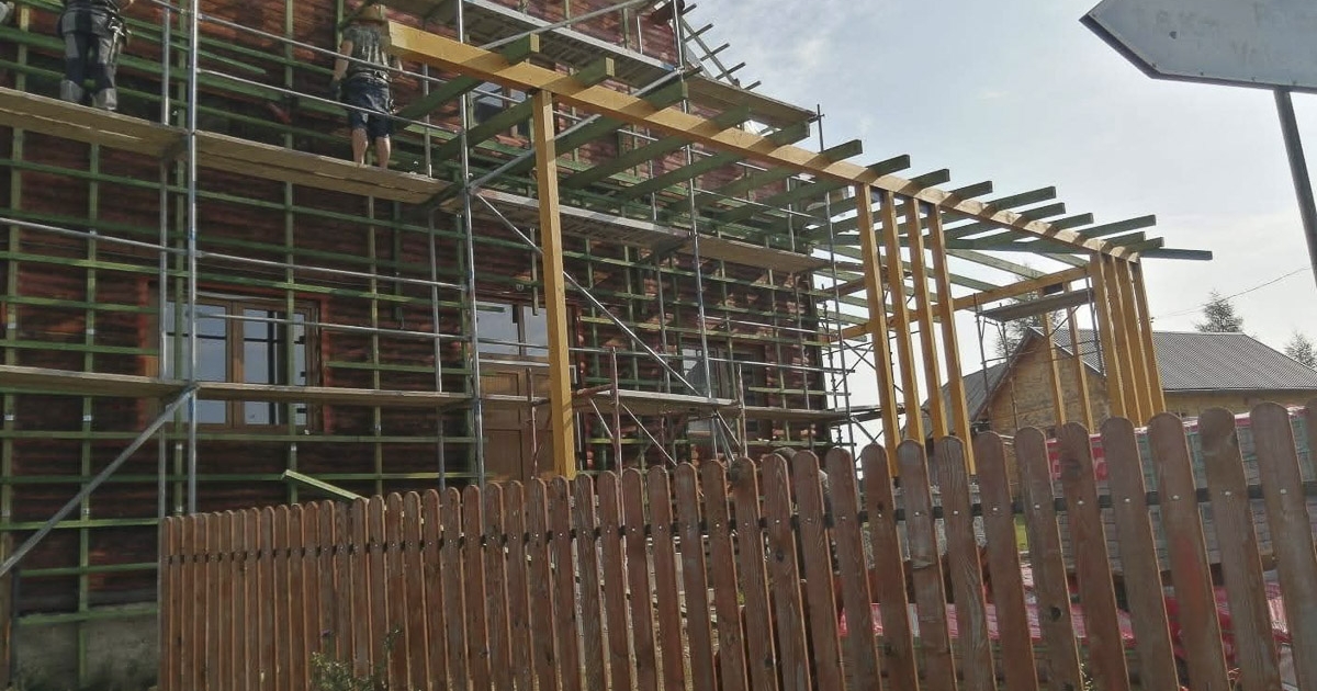 Tatarozzák a fenyőkúti kultúrházat