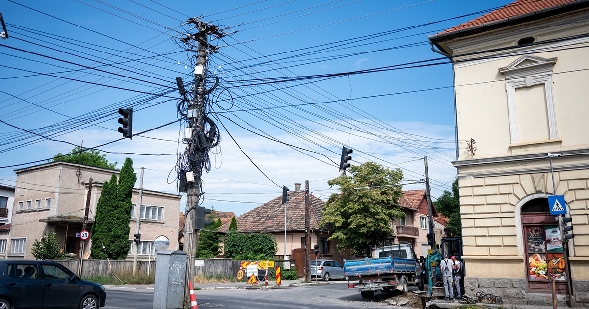 Költöztetik a villanyoszlopokat