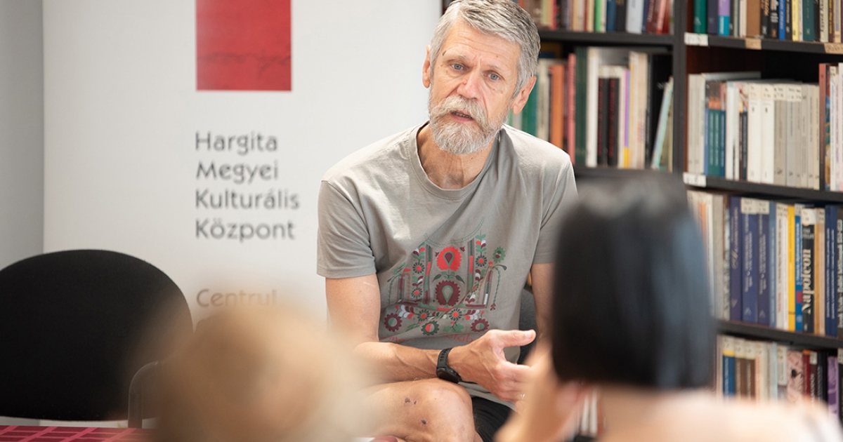 Világokon átívelő néptáncmozgalom