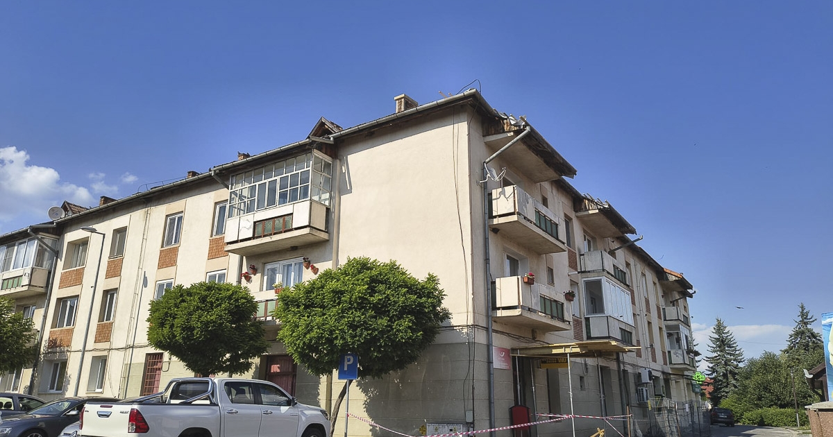 Tömbházfelújítás Gyergyóremetén