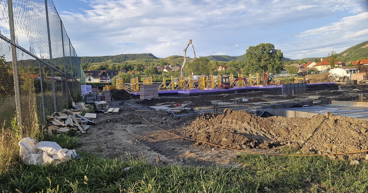 Bölcsődeépítés: sprintelő és levegőért kapkodó önkormányzatok