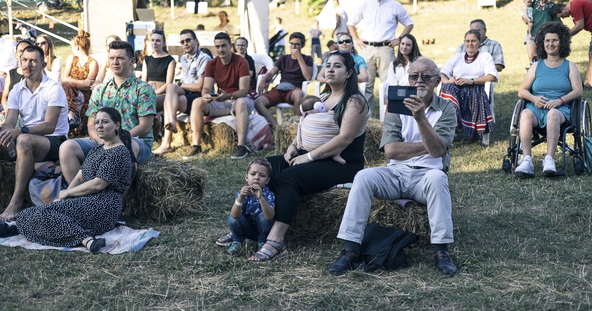 Családépítő programot kínálnak