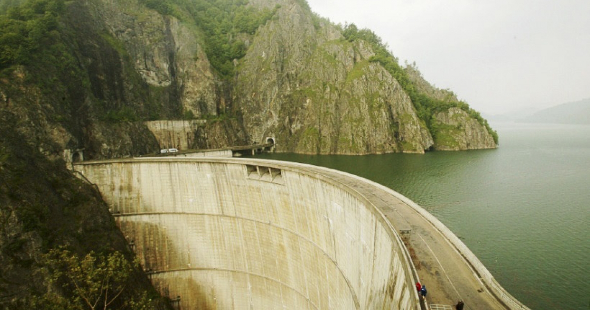 Megkezdték a Vidraru víztározó leeresztését