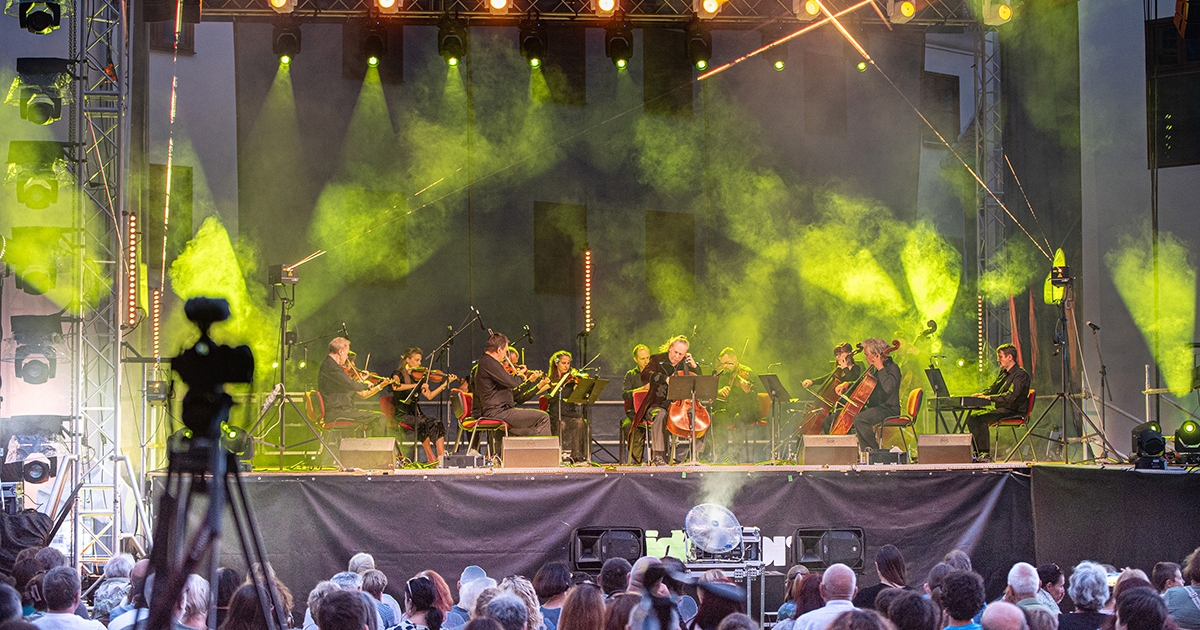 A fekete lyukaktól a kamarazenéig