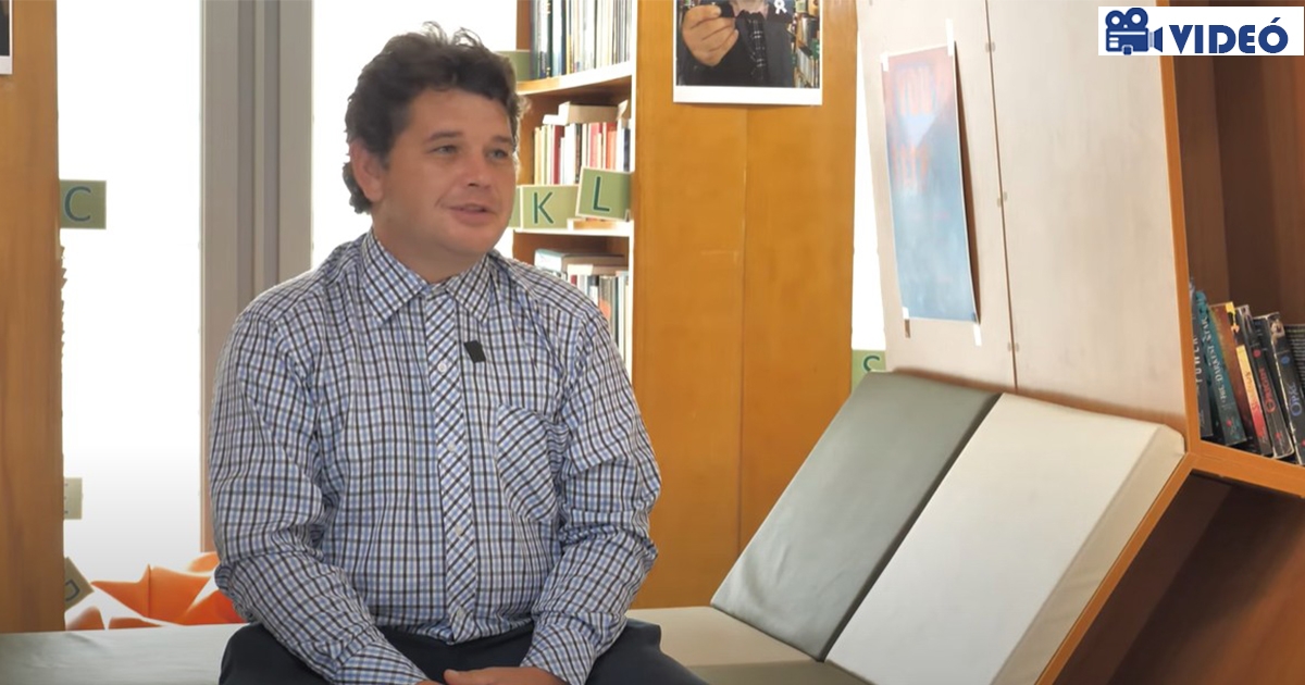 Könyvek vagy mesterséges intelligencia?