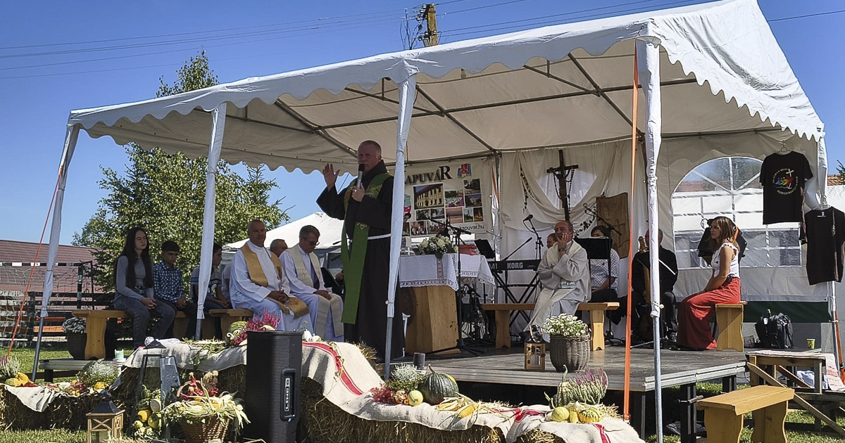 Nőni kedvességben, bölcsességben