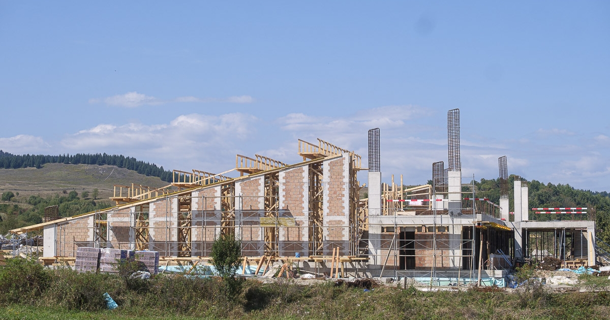 Takaréklángra tették a tanuszoda építését