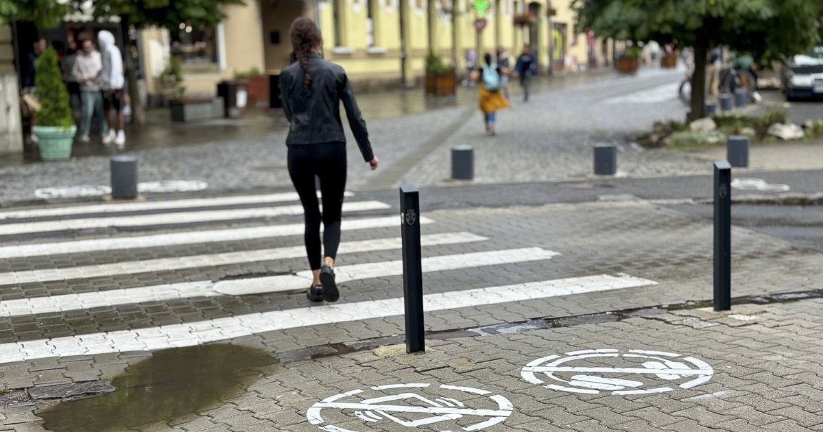 Zebrák áthúzott telefonnal és fülhallgatóval