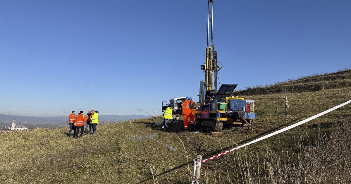Autópálya-építés: elkezdték a geotechnikai fúrásokat és az archeológiai feltárást Ditróban