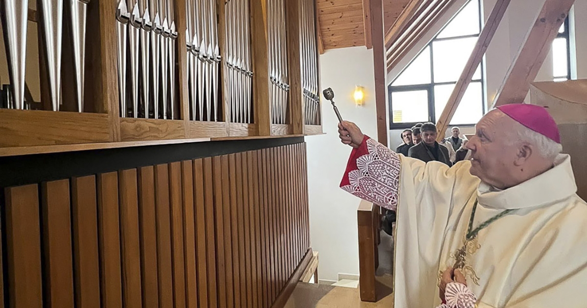 Megáldották a poklondfalvi kápolna új orgonáját