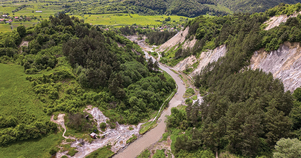 Közel két kilométeres csatorna és bukógát is épülne
