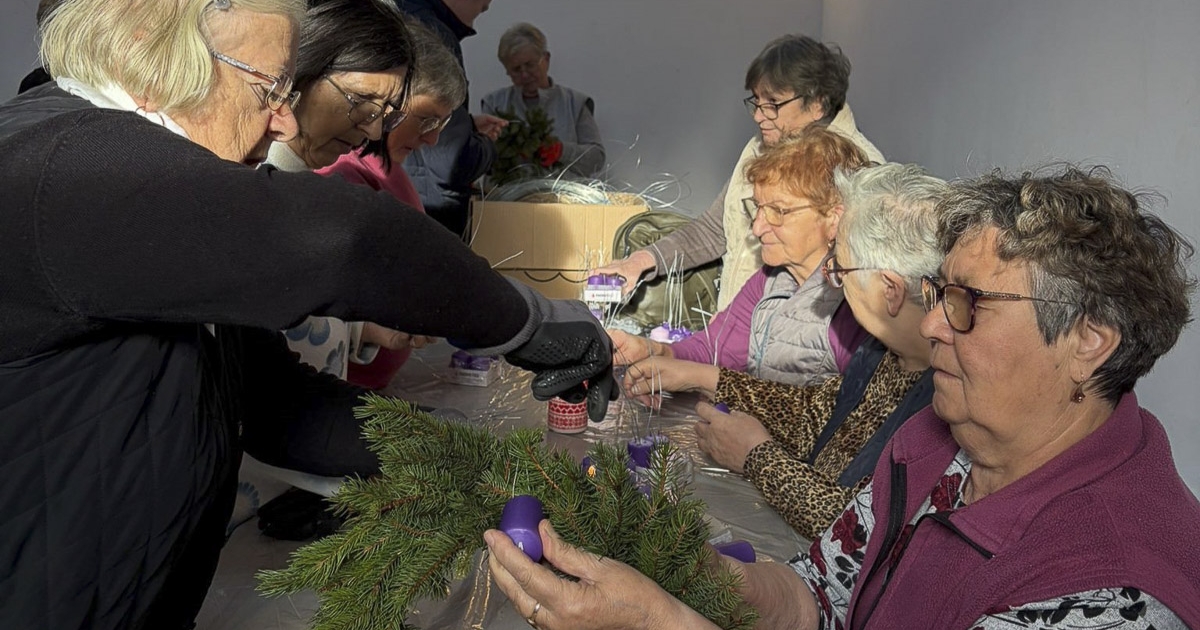 Szeretetkoszorút kötöttek