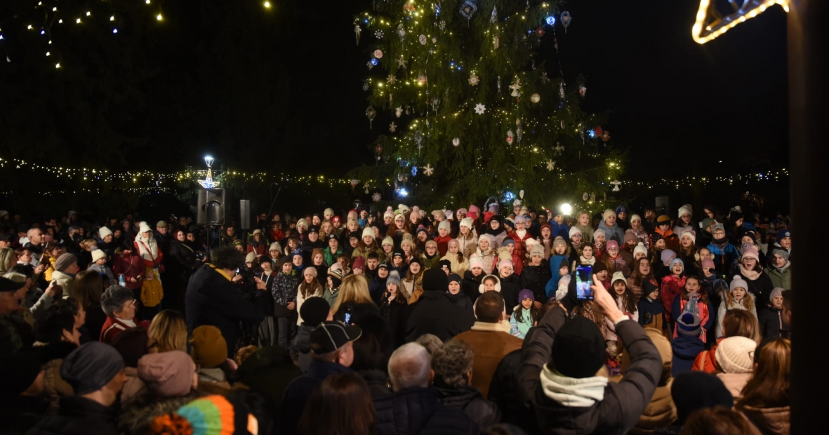 Fellobbant a remény lángja Csíkszeredában