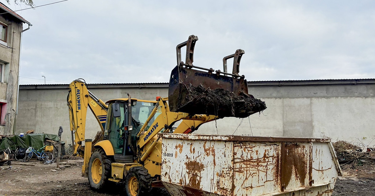 Közterületre emelt melléképületeket bontattak el