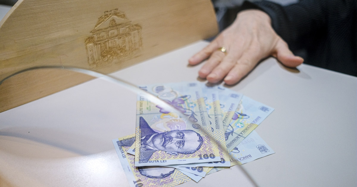 Törvényerőre lép a második megszorítócsomag, nőnek a helyi adók